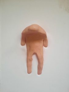 L'homme assis wall sculpture 26 cm x 36 cm